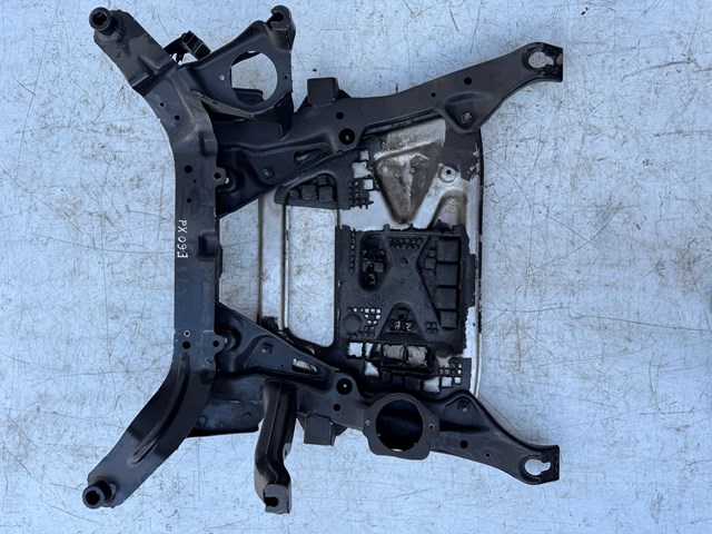 Передняя балка 31106777362 BMW