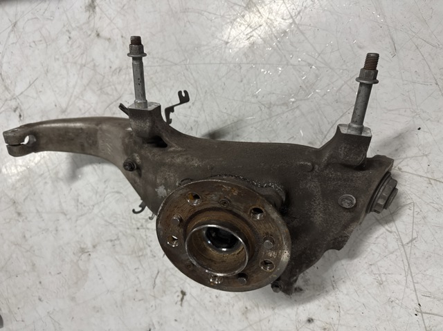 BMW 31107857011 Цапфа передняя левая в наличии Павлоград