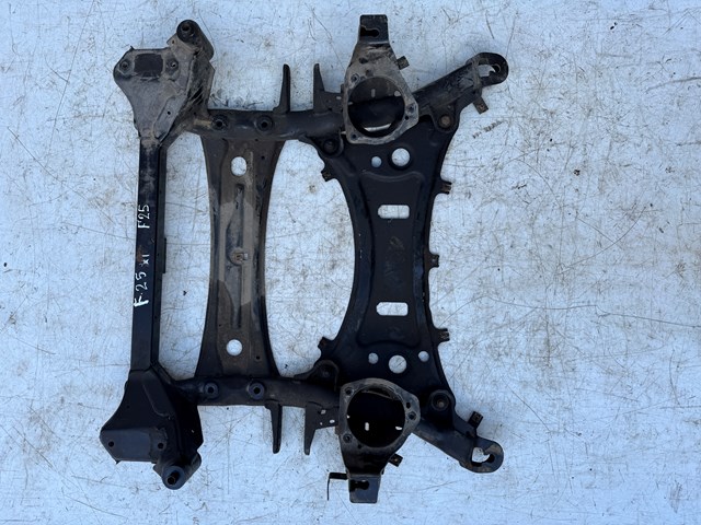 Подрамник передней подвески 31116787915 BMW