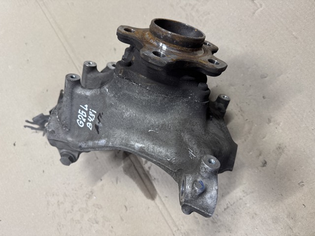Цапфа поворотная левая 31206892507 BMW