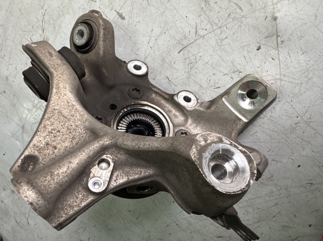 33307857066 BMW Цапфа (поворотный кулак) задний правый купить в Одесса