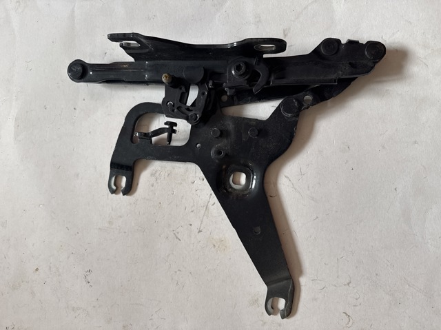 Петля капота, правая 41007381782 BMW