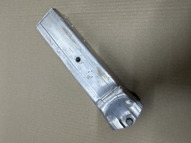 Кронштейн усилителя переднего бампера 51117301587 BMW