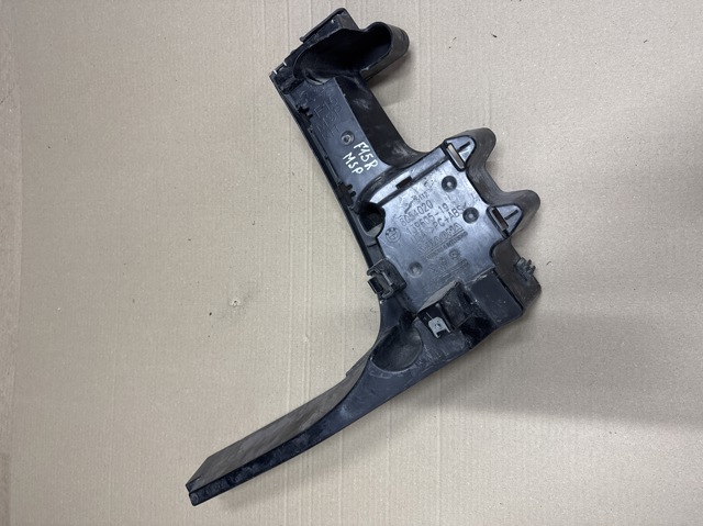 Правое крепление заднего бампера 51128054020 BMW