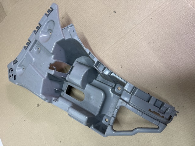 Направляющая заднего бампера, правая 51128069142 BMW
