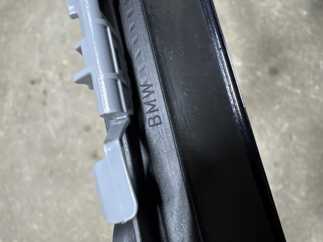 BMW 51317463527 Молдинг лобового стекла левый в наличии Винница