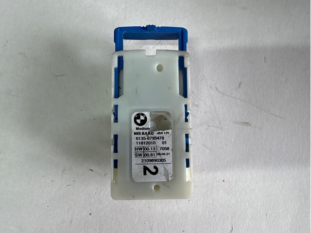 Блок предохранителей задний, салонный 61358795478 BMW