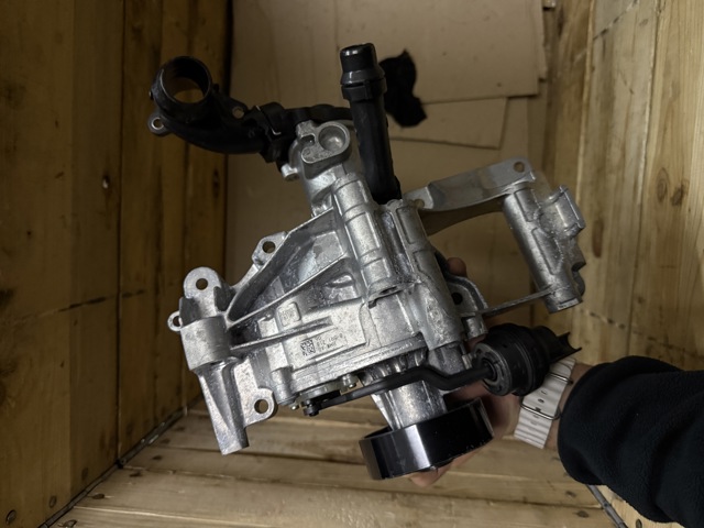 Помпа водяная, (насос) охлаждения 11518591718 BMW