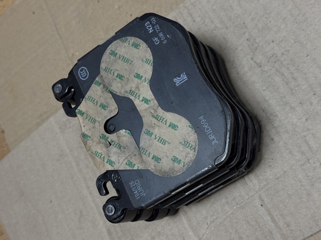 Передние тормозные колодки 34108842388 BMW
