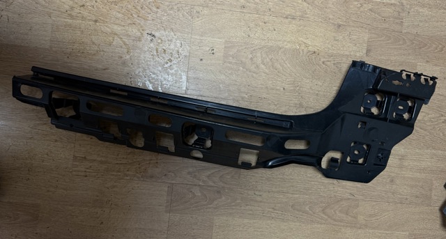 Кронштейн бампера заднего, правый 51127469364 BMW