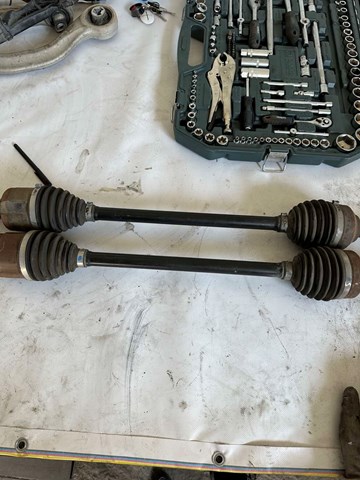 Ось передняя 104411900D Tesla Model