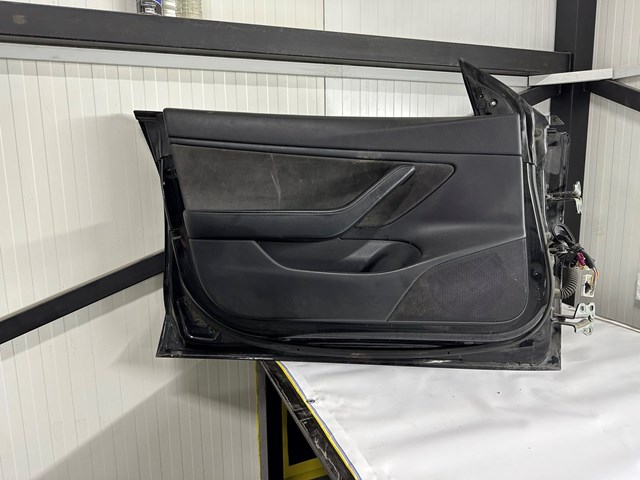 Передняя левая дверь 1081421E0C Tesla Model