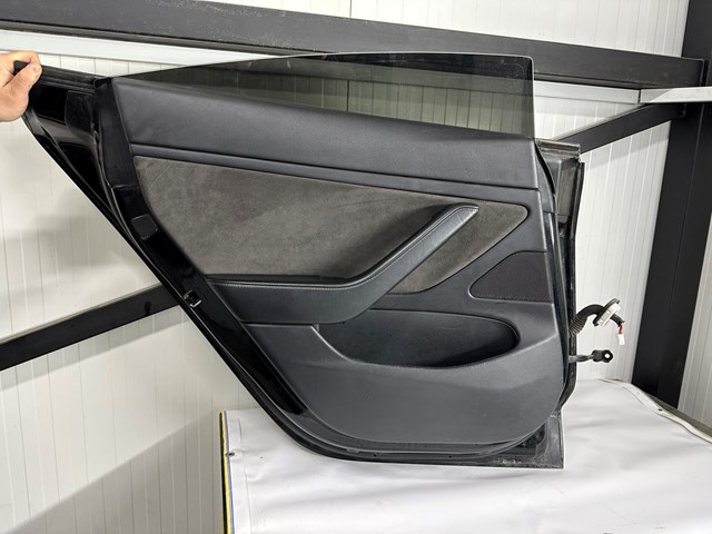 Дверь задняя, левая 1081441E0C Tesla Model