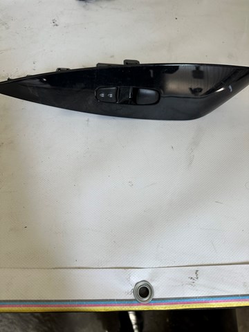 Молдинг капота 658363NA1A NISSAN