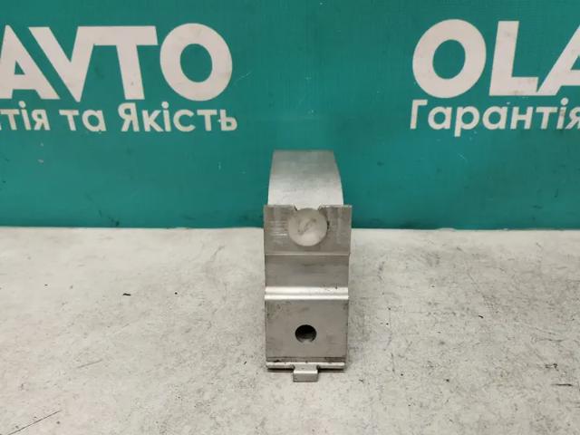 31681596 Кронштейн передней балки купить Черновцы