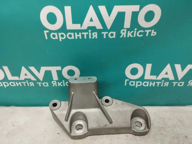 31686306 VOLVO Кронштейн подушки (опоры) двигателя правой купить в Ужгород