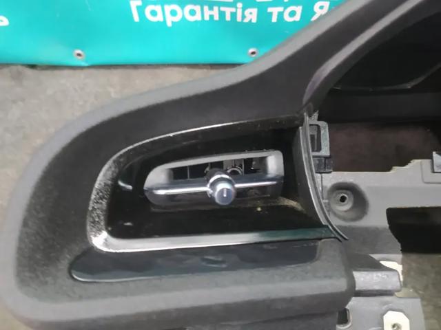 VOLVO 31688645 Решетка вентиляции салона на "торпедо" левая в наличии Сумы