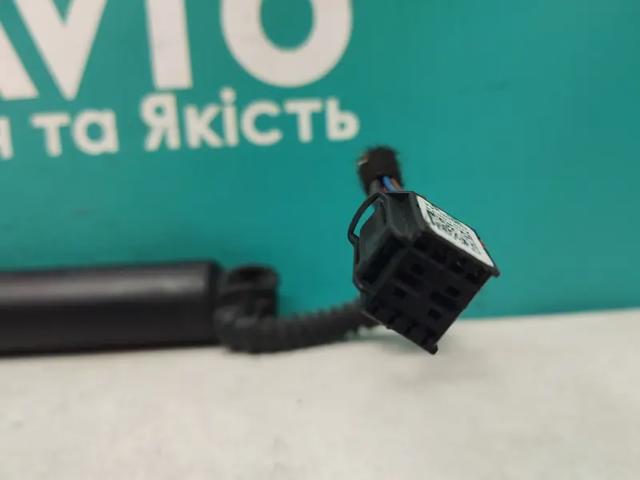 VOLVO 31689669 Амортизатор крышки багажника (двери 3/5-й задней) в наличии Полтава