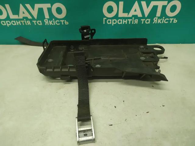 VOLVO 32132632 Полка под аккумулятор в наличии Николаев