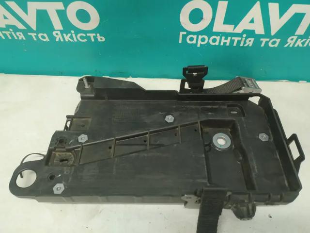 32132632 VOLVO Полка под аккумулятор купить в Тернополь