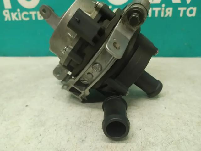 VOLVO 32257968 Помпа водяная (насос) охлаждения, дополнительный электрический в наличии Львов