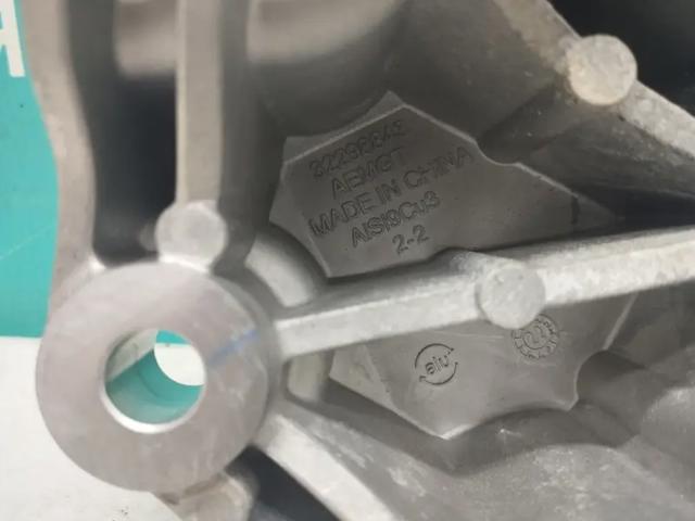 32298843 VOLVO Подушка (опора) двигателя правая нижняя купить в Ирпень