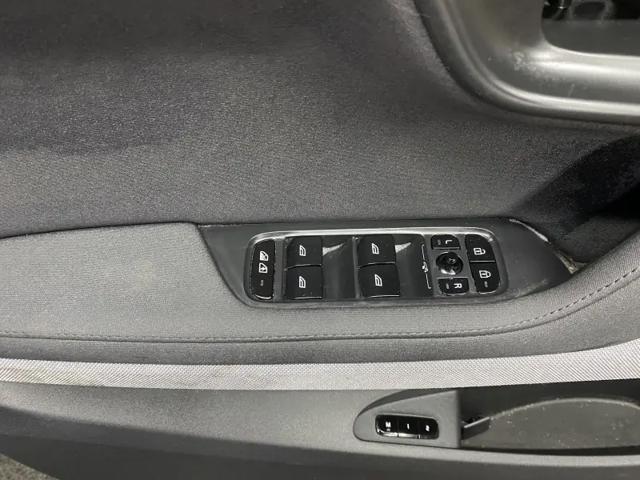 32344520 VOLVO Обшивка (облицовка) внутренняя двери передней левой купить в Чернигов