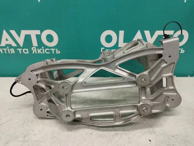 VOLVO 32352687 Кронштейн компрессора кондиционера в наличии Украина