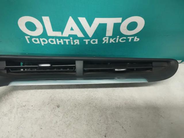 42520211 Решетка вентиляции салона на "торпедо" купить Ужгород