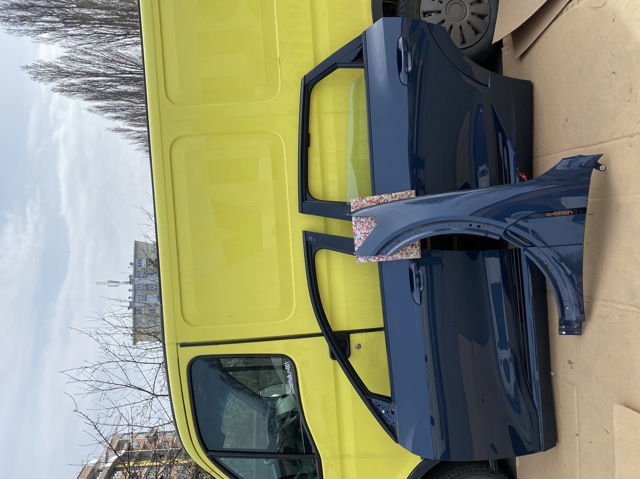 Пассажирская передняя дверь 4KE831052B VAG