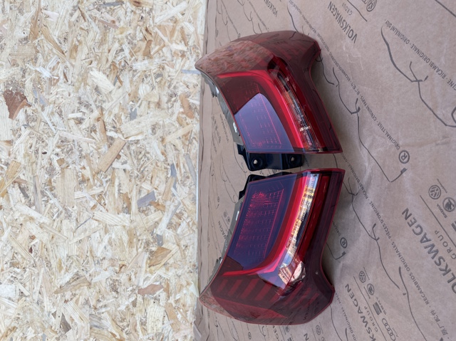 VAG 4KE945095D Фонарь задний центральный в наличии Украина