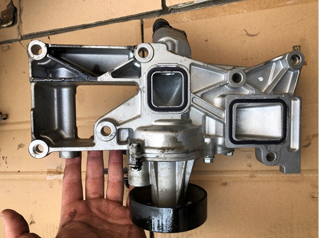 11518575624 Помпа водяная (насос) охлаждения купить Сумы