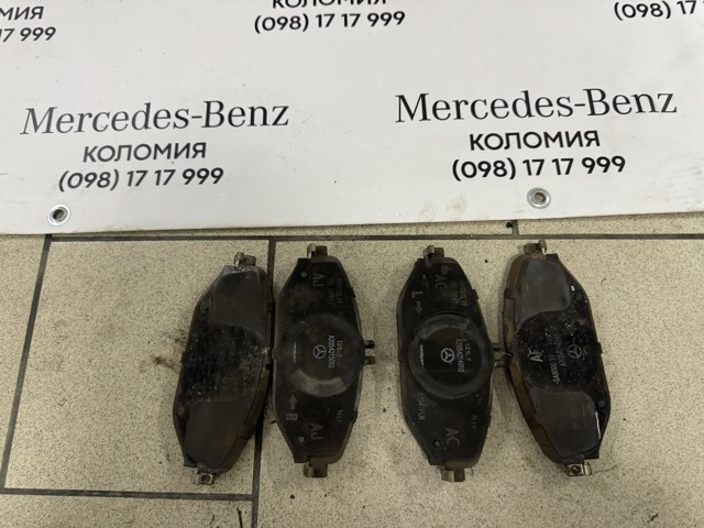 Колодки тормозные передние дисковые A0084203820 MERCEDES