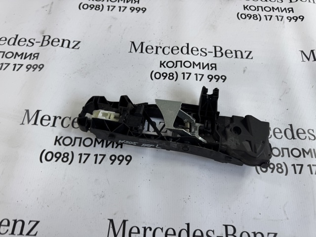 Держатель наружной ручки двери, передней левой A0997601900 MERCEDES