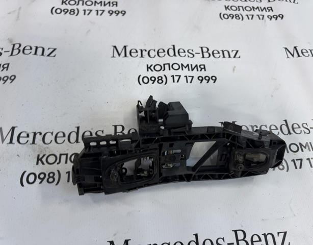 Держатель наружной ручки двери, задней левой A0997602100 MERCEDES