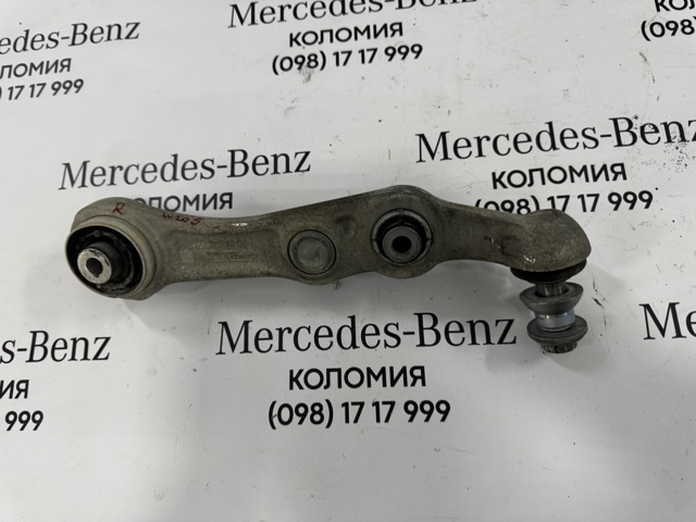 Правый рычаг передней нижней подвески A2053302007 MERCEDES
