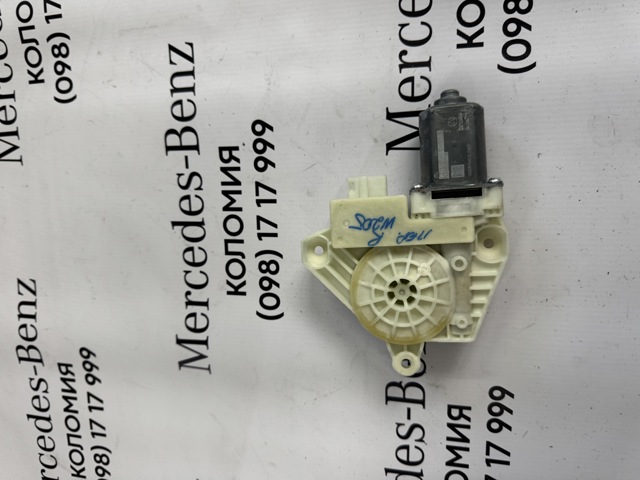 Мотор стеклоподъемника двери передней, правой A2139069501 MERCEDES