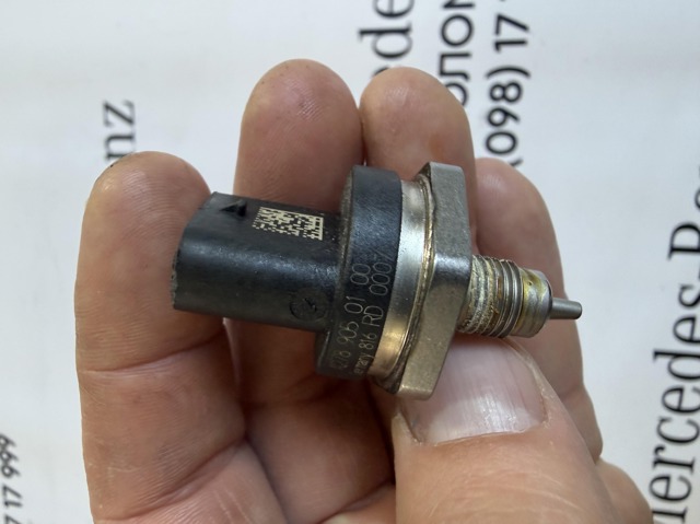 A2789050100 MERCEDES Датчик давления топлива купить в Черновцы
