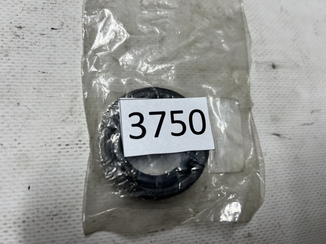 132766J90A NISSAN Кольцо уплотнительное свечного колодца купить в Украина