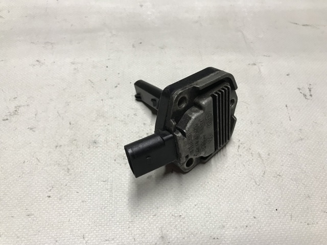 Датчик уровня масла двигателя Ауди А2