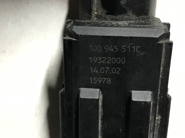 1J0945511C Датчик включения стопсигнала купить Черновцы