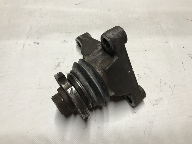 LAND ROVER 4H2Q8609AC Кронштейн вискомуфты системы охлаждения опорный в наличии Винница