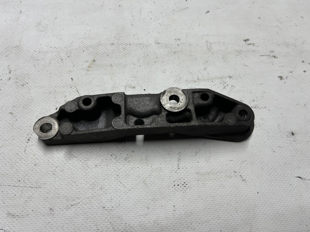 Кронштейн компрессора кондиционера 4R8Q19D624AE LAND ROVER