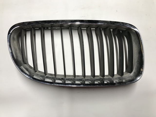 Решетка радиатора правая 51137201968 BMW