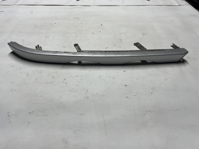 Уплотнитель фары левой 51138208481 BMW