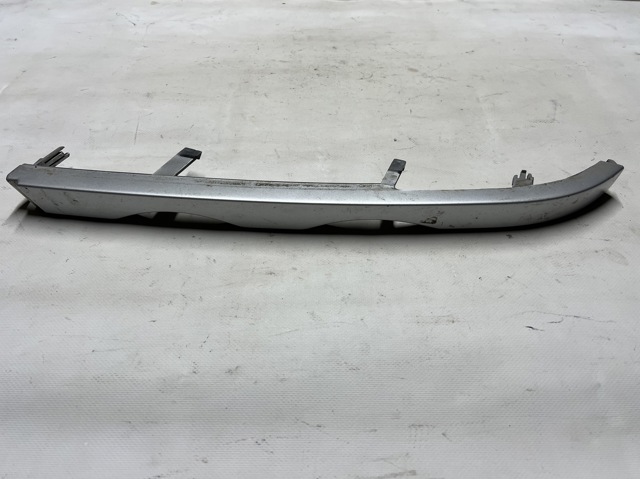 Ресничка правой фары 51138208482 BMW