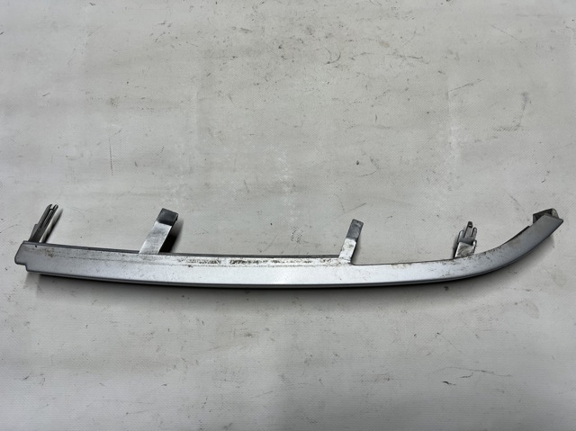 51138208482 BMW Ресничка (накладка) правой фары купить в Днепр