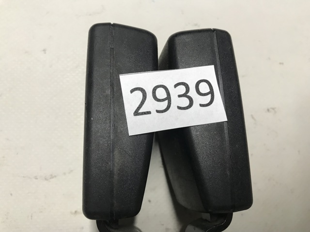 561857739QVZ VAG Рычаг (замок) фиксации ремня безопасности задний левый купить в Кривой Рог