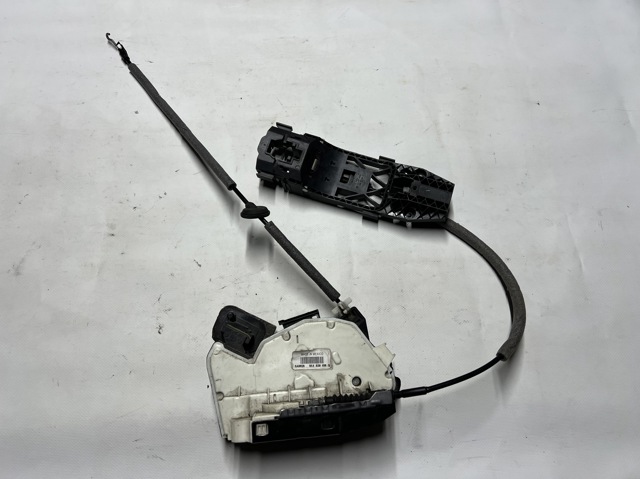 Замок задней правой двери  5K4839016G VAG