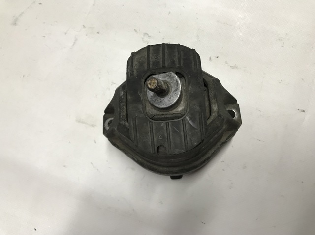 6770725 BMW Левая подушка двигателя купить в Кривой Рог